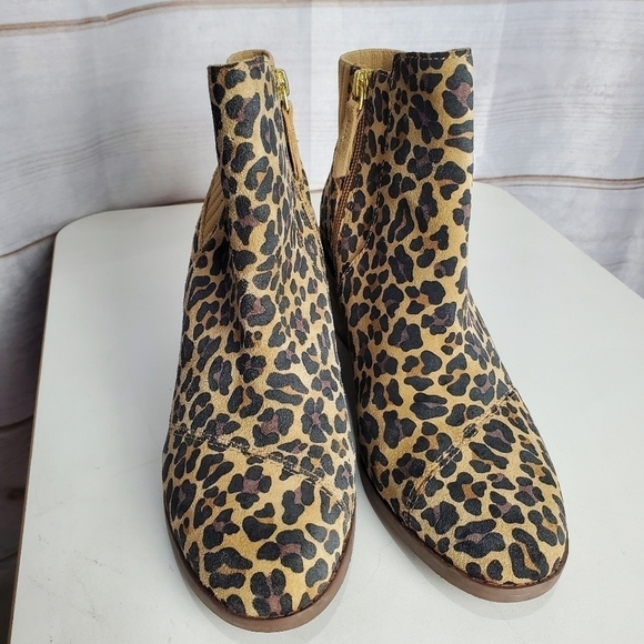 Toms Sadie Suede Boot Womens Size 7.5 Animal Print Wedge Booties Side Zip - Picture 3 of 9